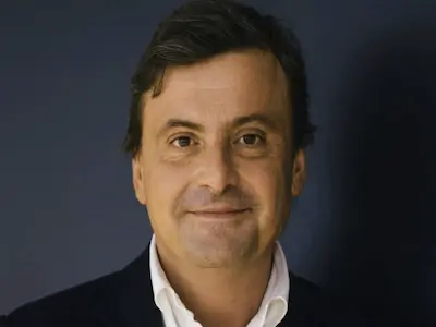 Carlo Calenda raccomanda Stratiosynq